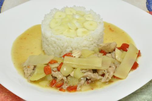 Jak uvařit kuře s paprikovými lusky ? Snadné recept, připravený za 30 - 45 minut